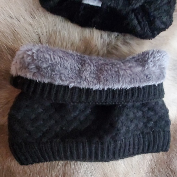 SALE! Cableknit Neckwarmer Fleece-lined Black - Picture 2 of 3